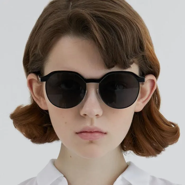 Brilliance Boost Sunglasses - Aubrey-OB211-Black: Fashionable Shades with UV Protection