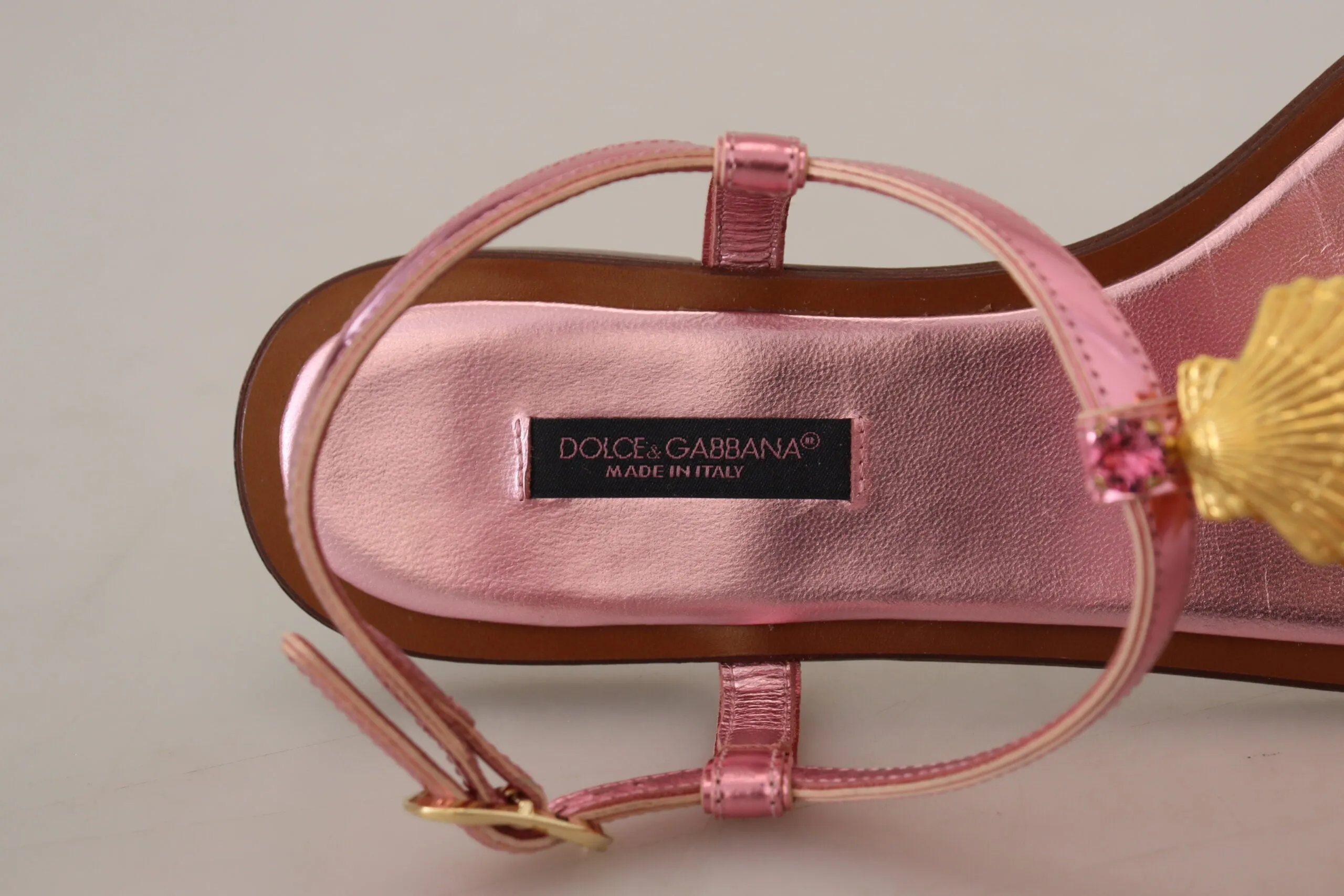 Chic Pink Leather Sandals with Exquisite Embellishment