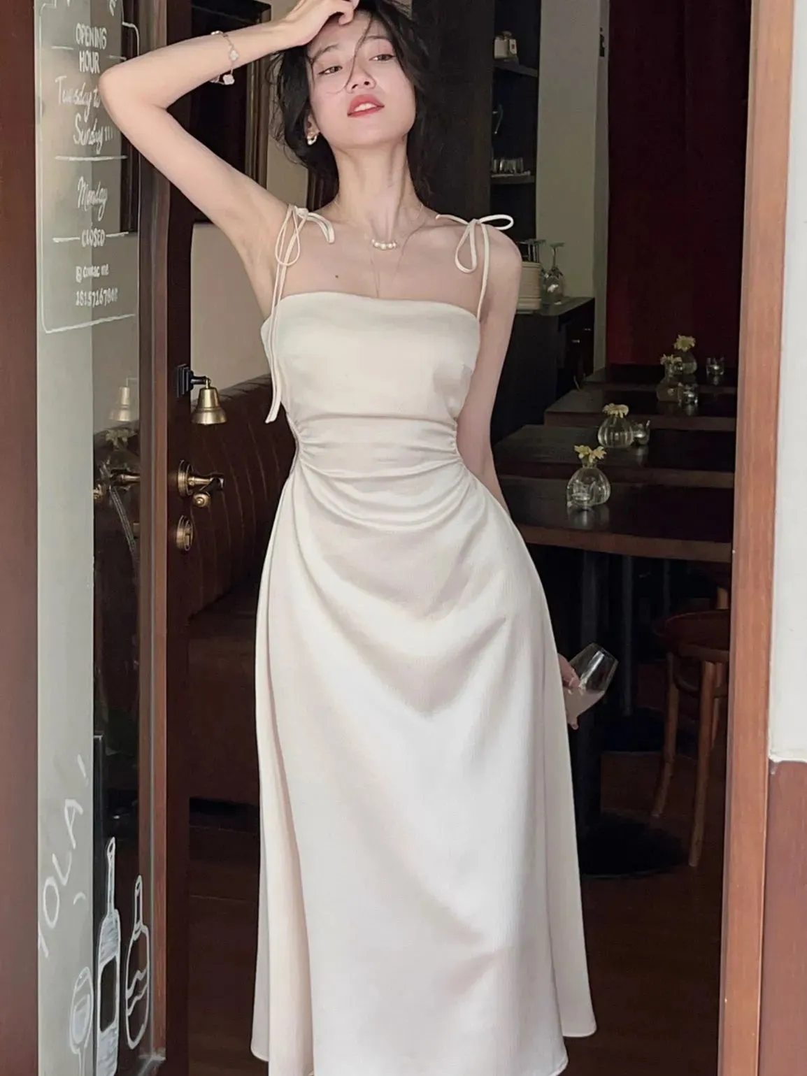 Nina - Robes mi-longues en satin pour femmes
