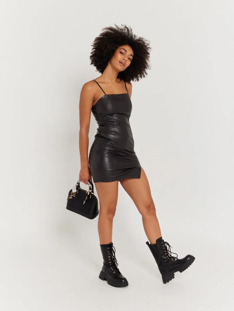 Robe bretelles en simili cuir