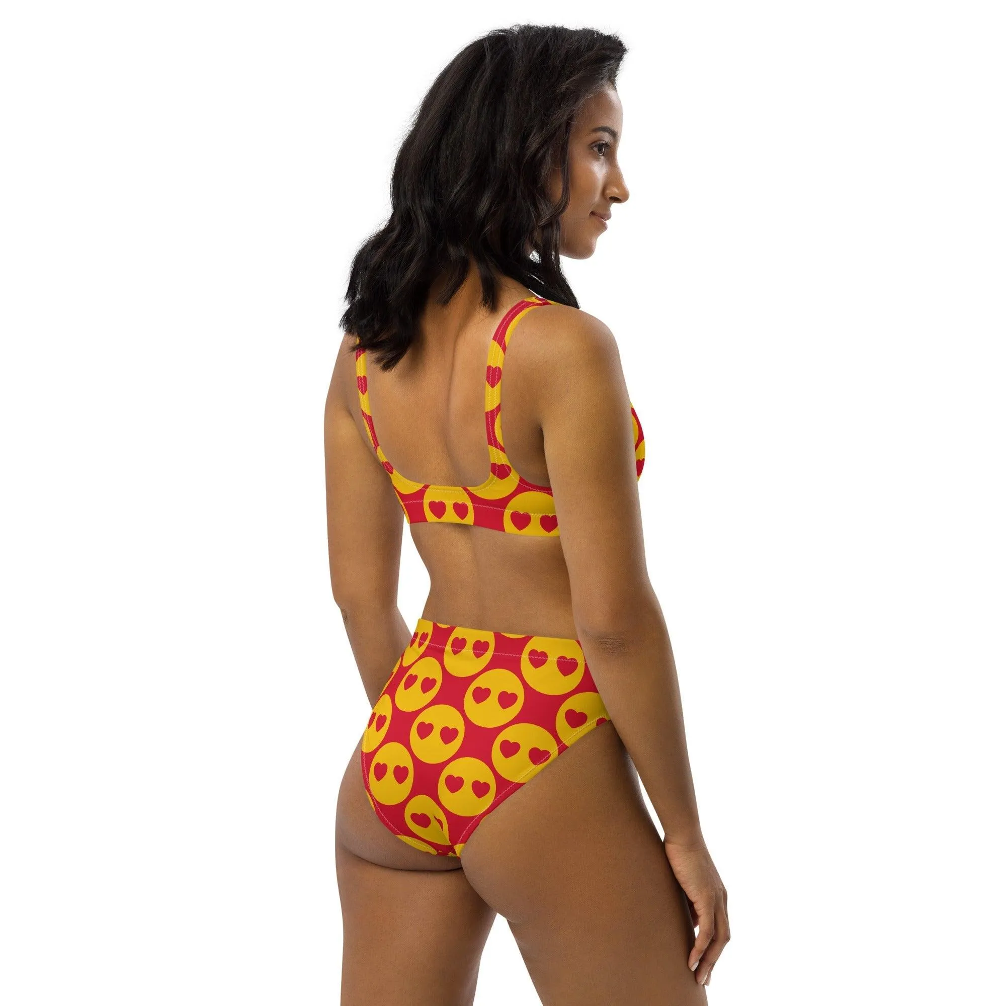 SUPERHAPPY - Bikinis made of recycled material